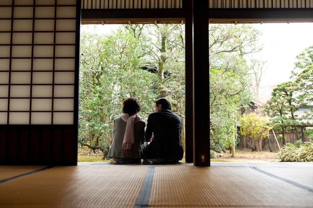 お年寄り　後ろ姿